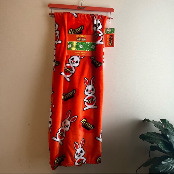 Reese’s Throw - Picture 1 of 3